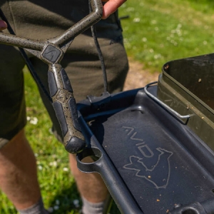 Stojan na vedro Avid Carp Bait Station