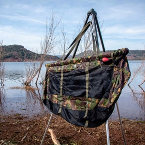 Sak na váženie a prechovávanie Giants Fishing Weigh Sling Luxury Camo